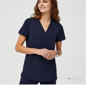 Casma three pocket scrub top. Navy blue xxs